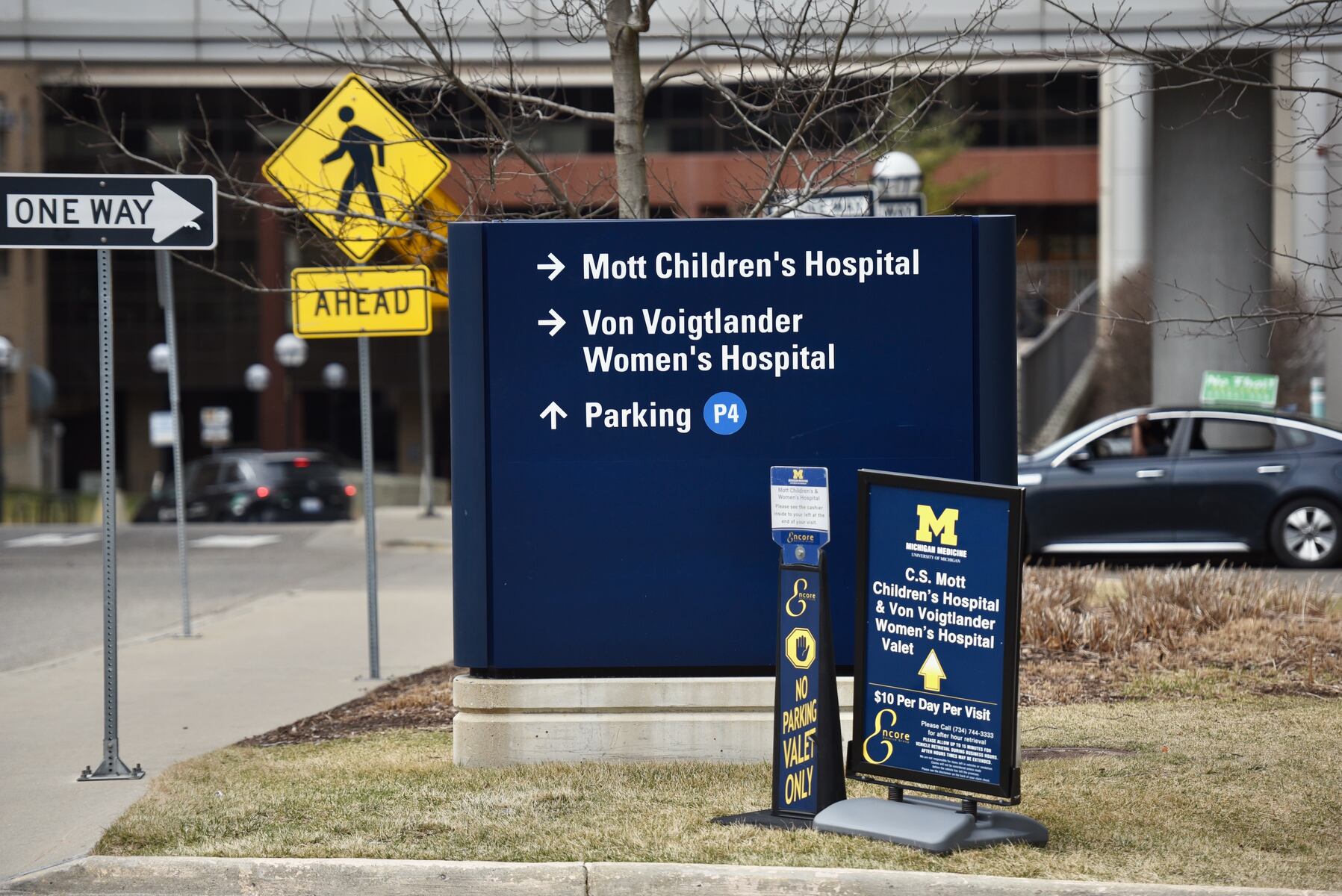 University of Michigan nurses sign new deal, approve wage increases