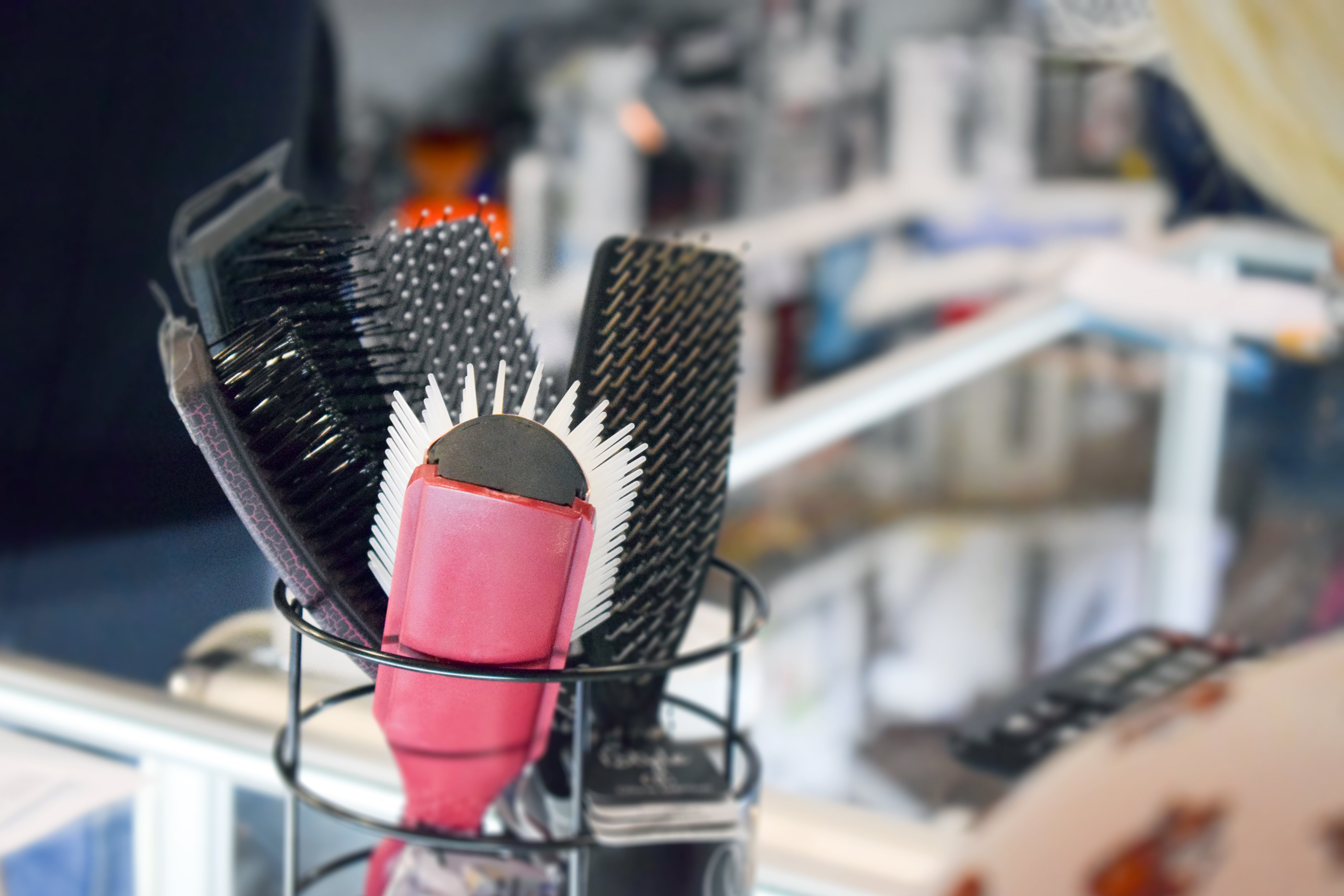 Delaware hairstylist accused of pepper spraying customer, parents during dispute