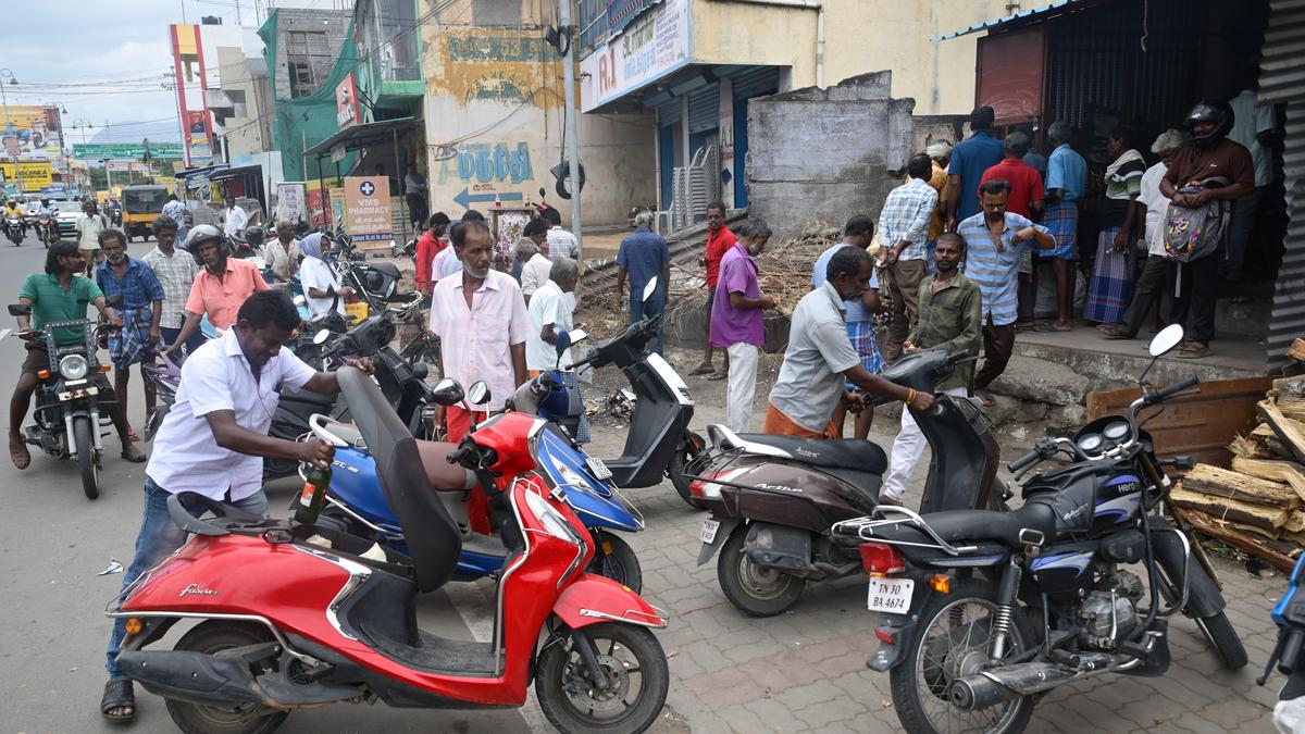 Residents demand relocation of Tasmac outlet at Gorimedu in Salem