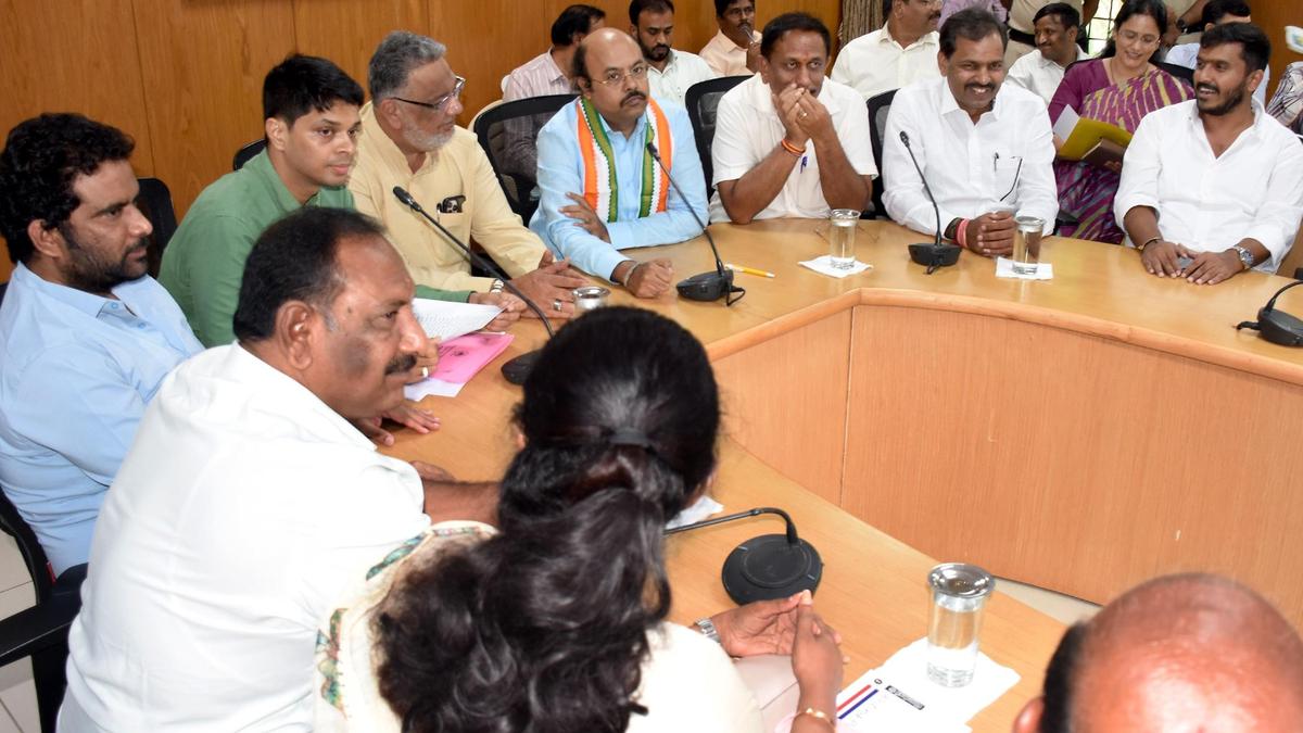 No complimentary Dasara Gold passes for VIPs; 17 sub-committees formed