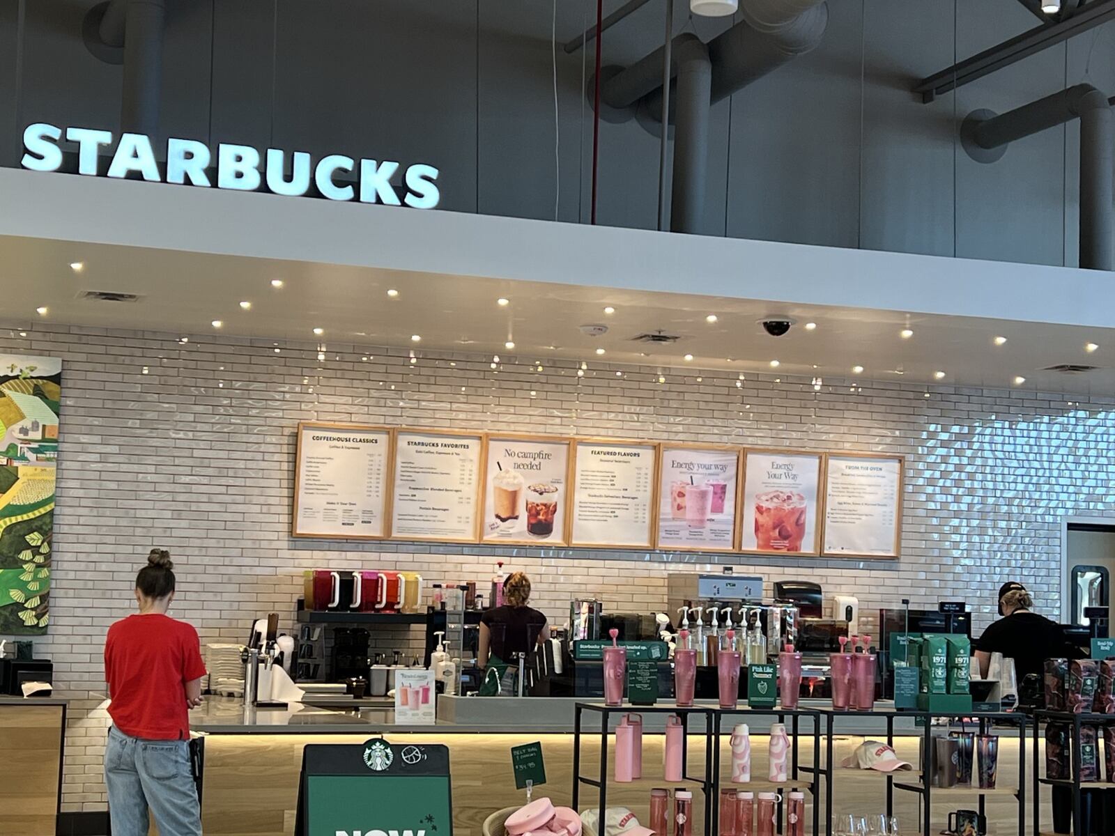 Does the new Target in Springfield have a Starbucks?