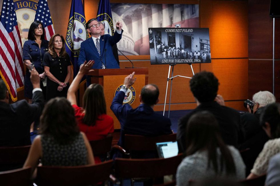 White House insiders urge Republican candidates to break with him on major issue: report