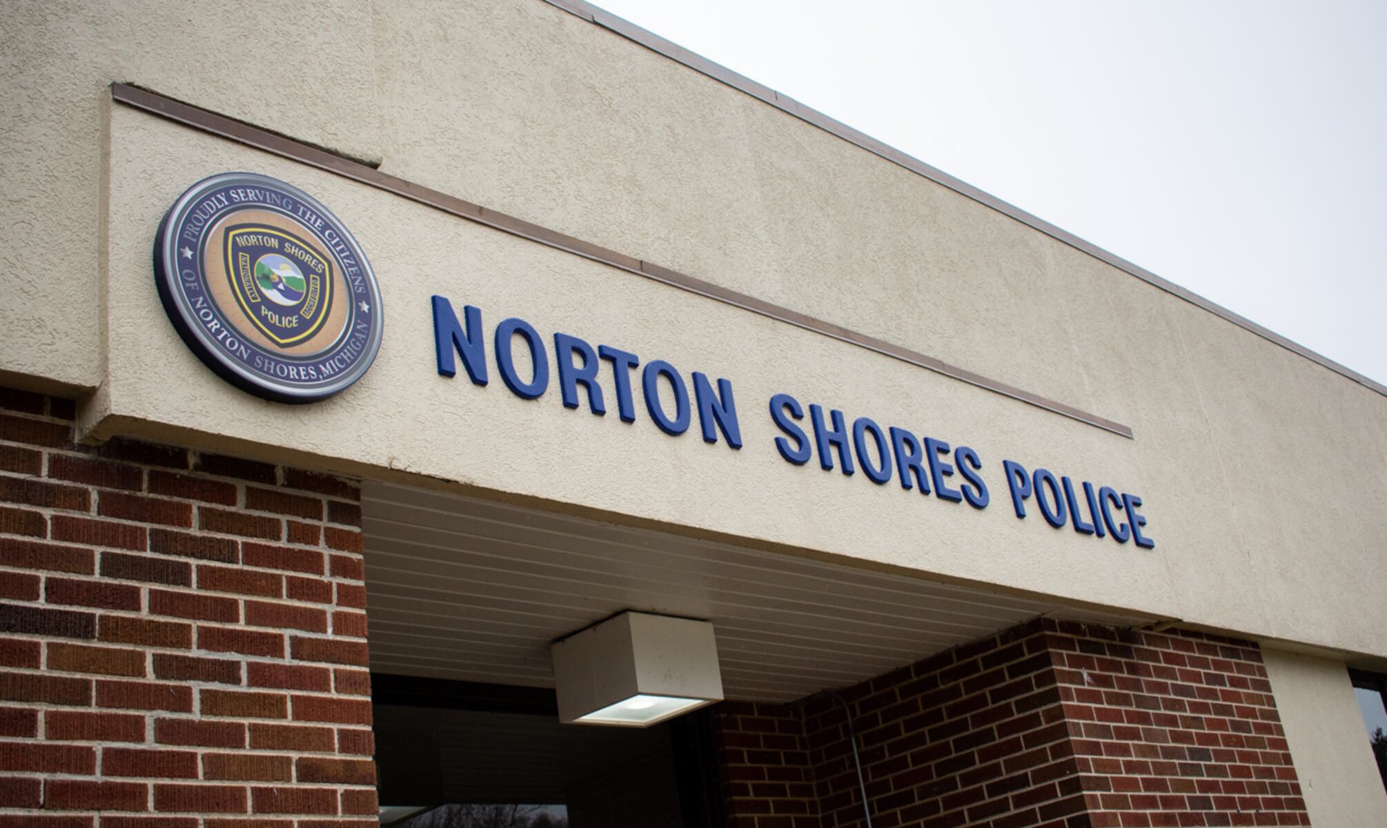 Norton Shores police investigating numerous car break-ins