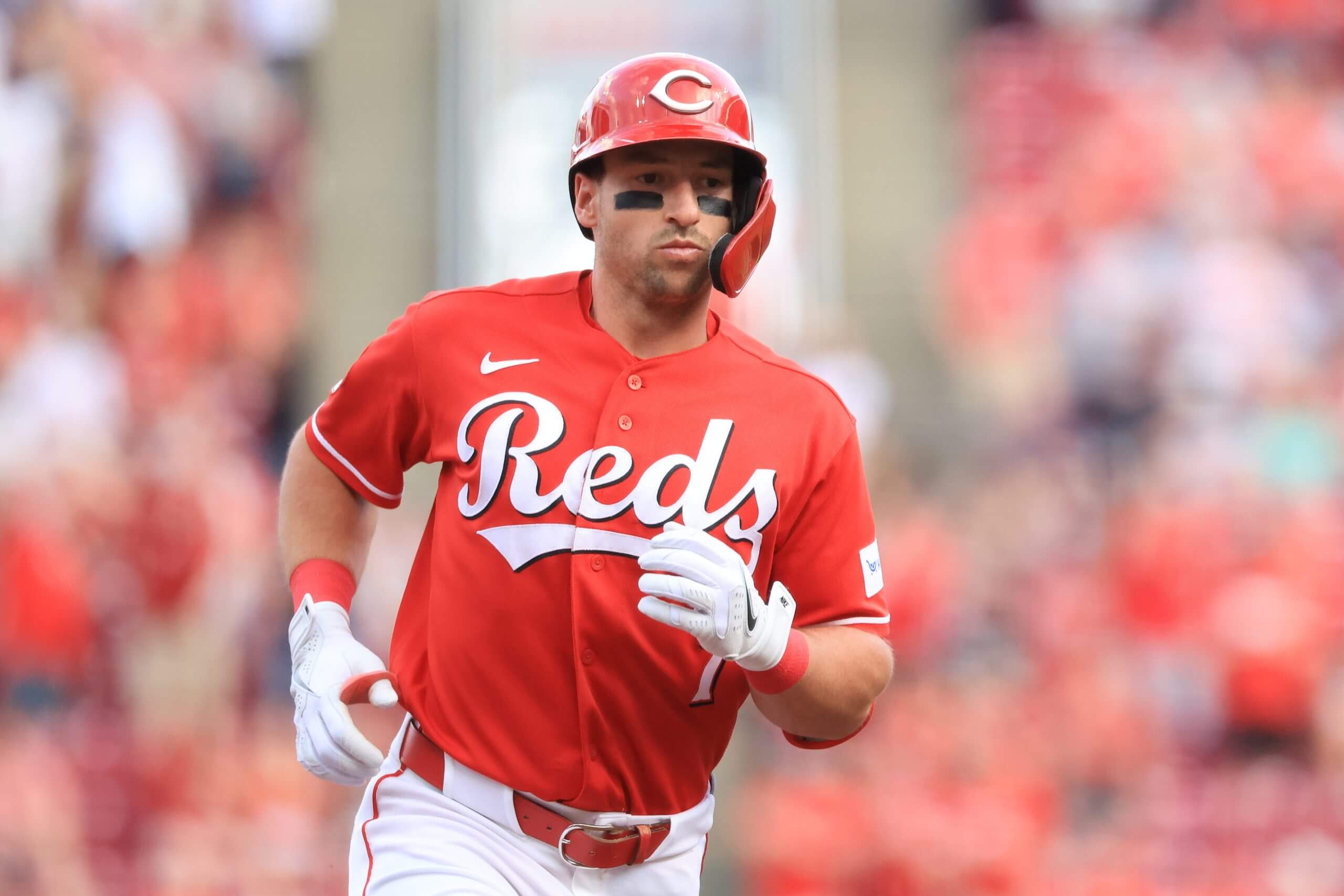 Potential trade candidate Spencer Steer to land on 10-day IL with wrist injury: Source