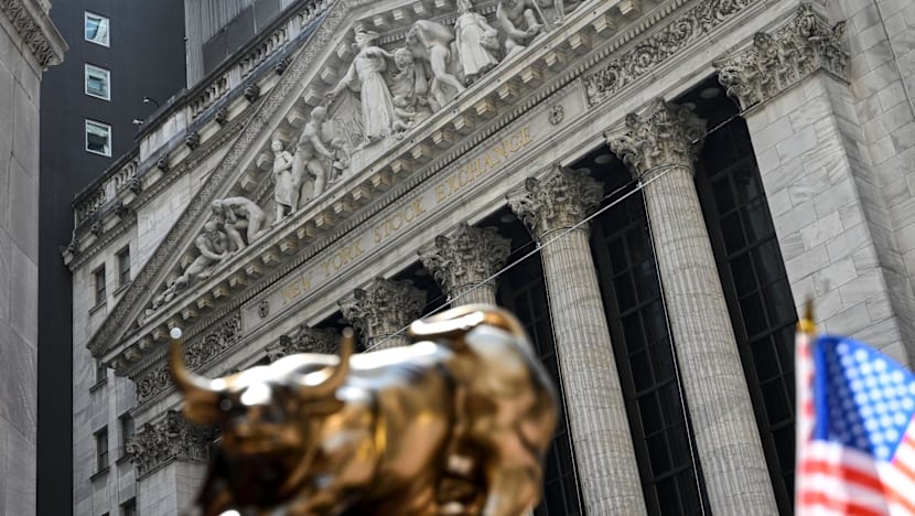 Oil prices slump as US and Iran pause strikes