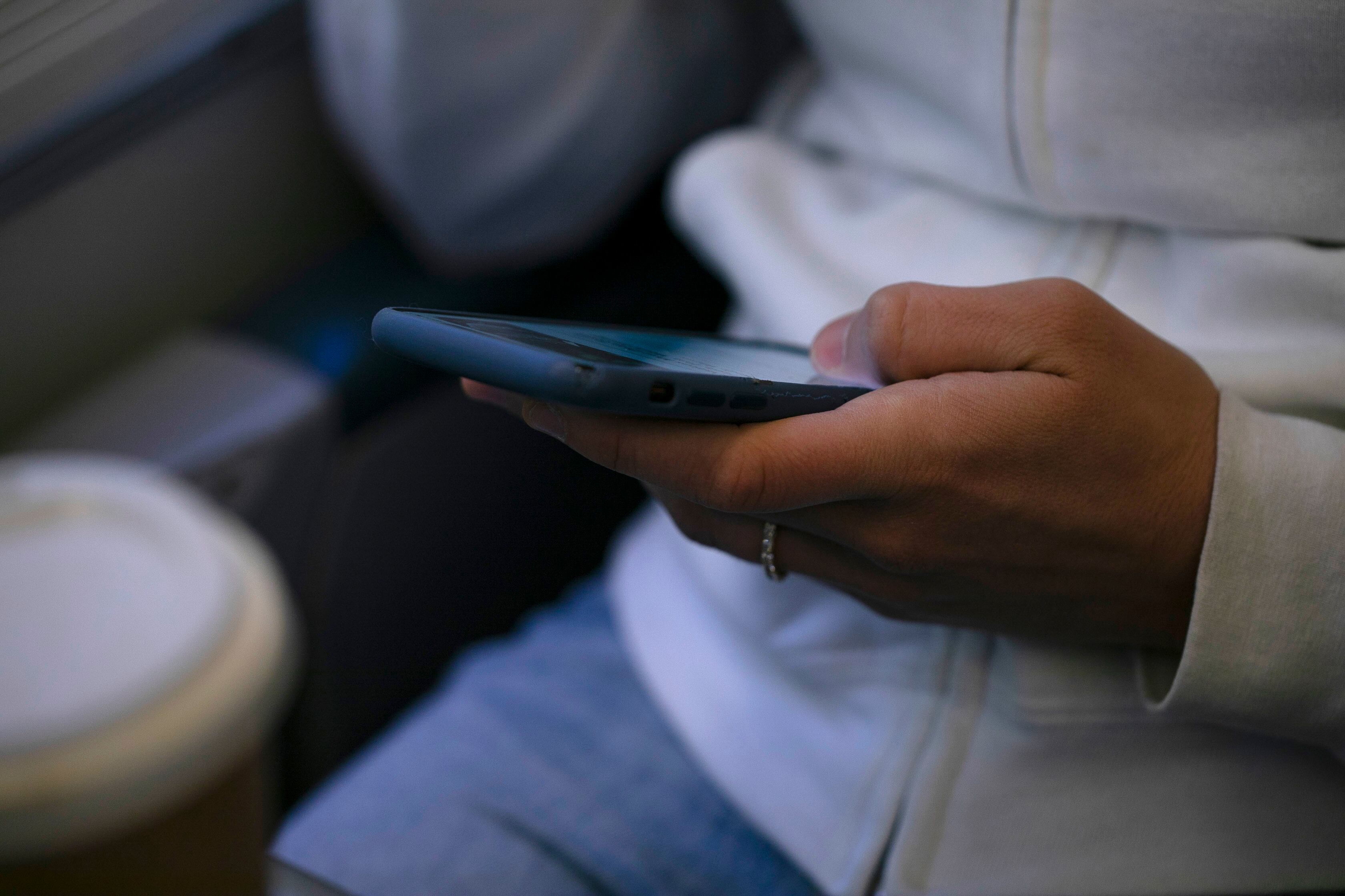 Cellphone users report outages across major carriers