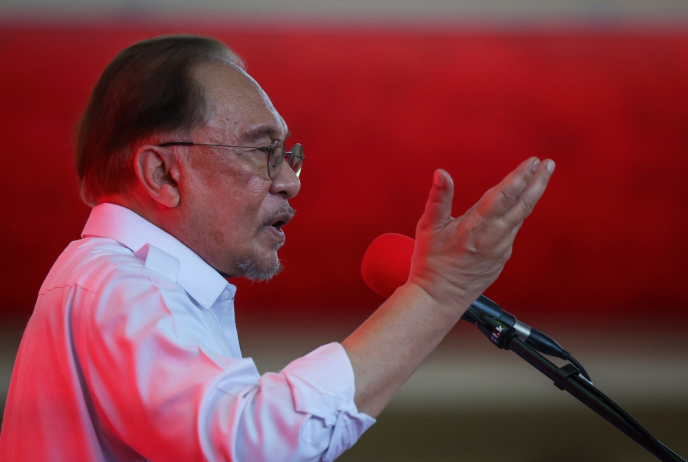 Anwar: Students to get free AI software access under digital skills programme