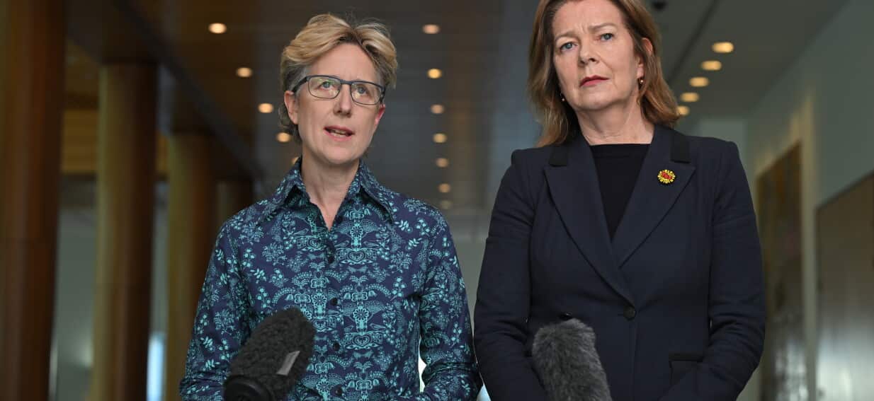 ACTU leaders Sally McManus and Michele O'Neil to step aside for 'new generation'