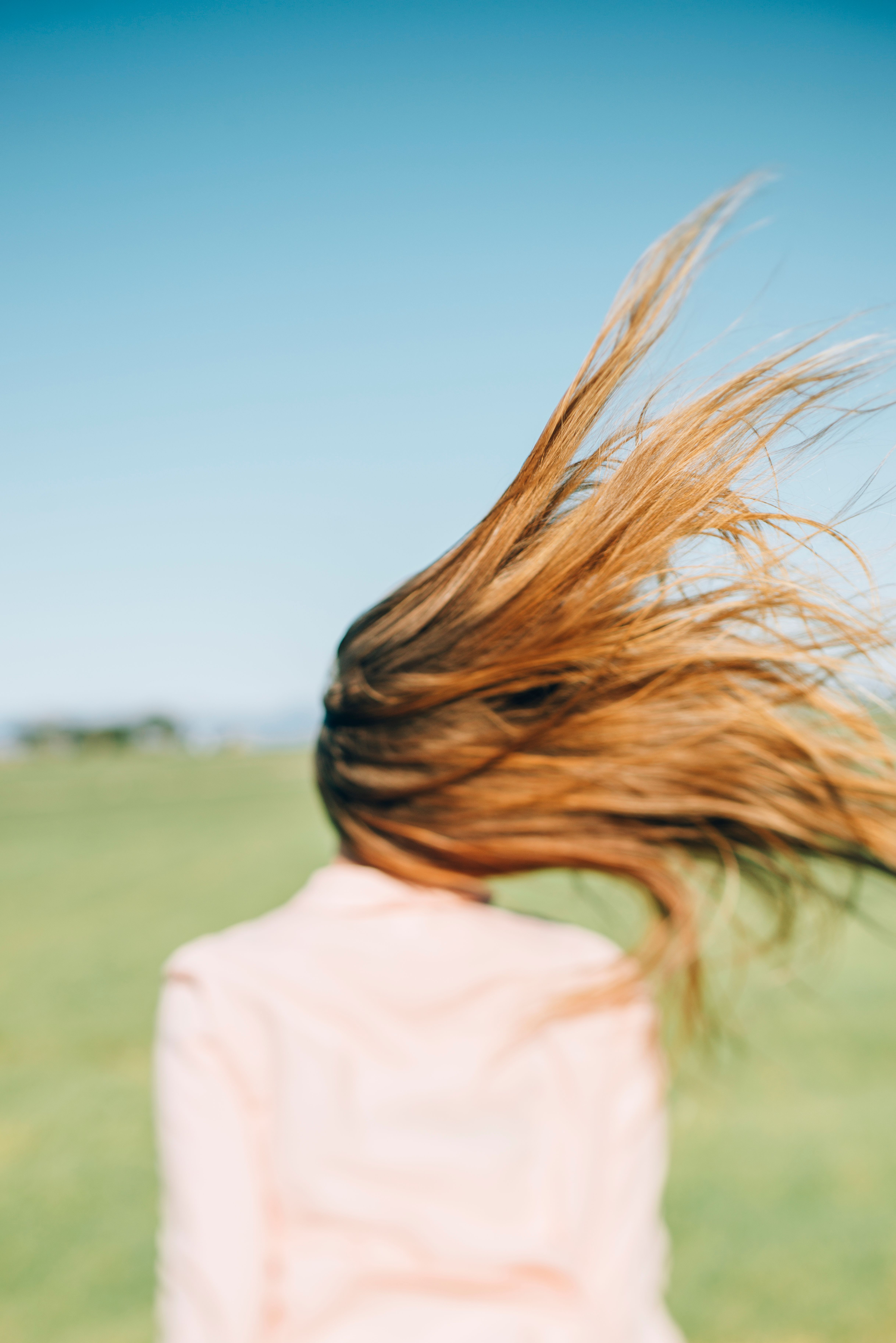 How to Lighten Hair Without Bleach, Straight From the Pros