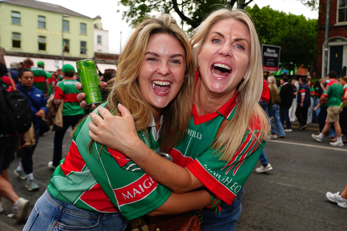 Pubs run out of alcohol as Mayo fans historic all-Ireland win