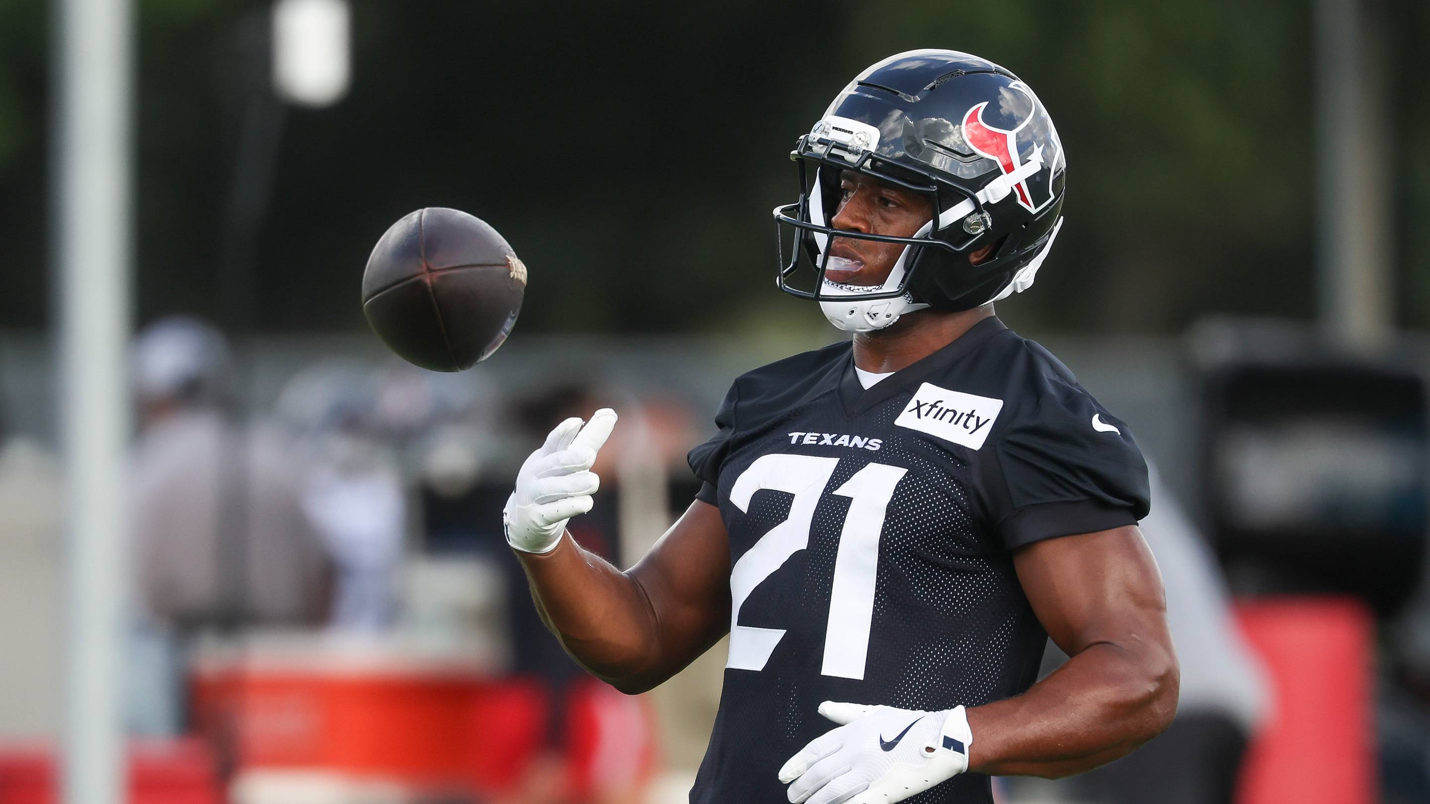 8 Texans Free Agents Still Unsigned as Training Camps Kick Off