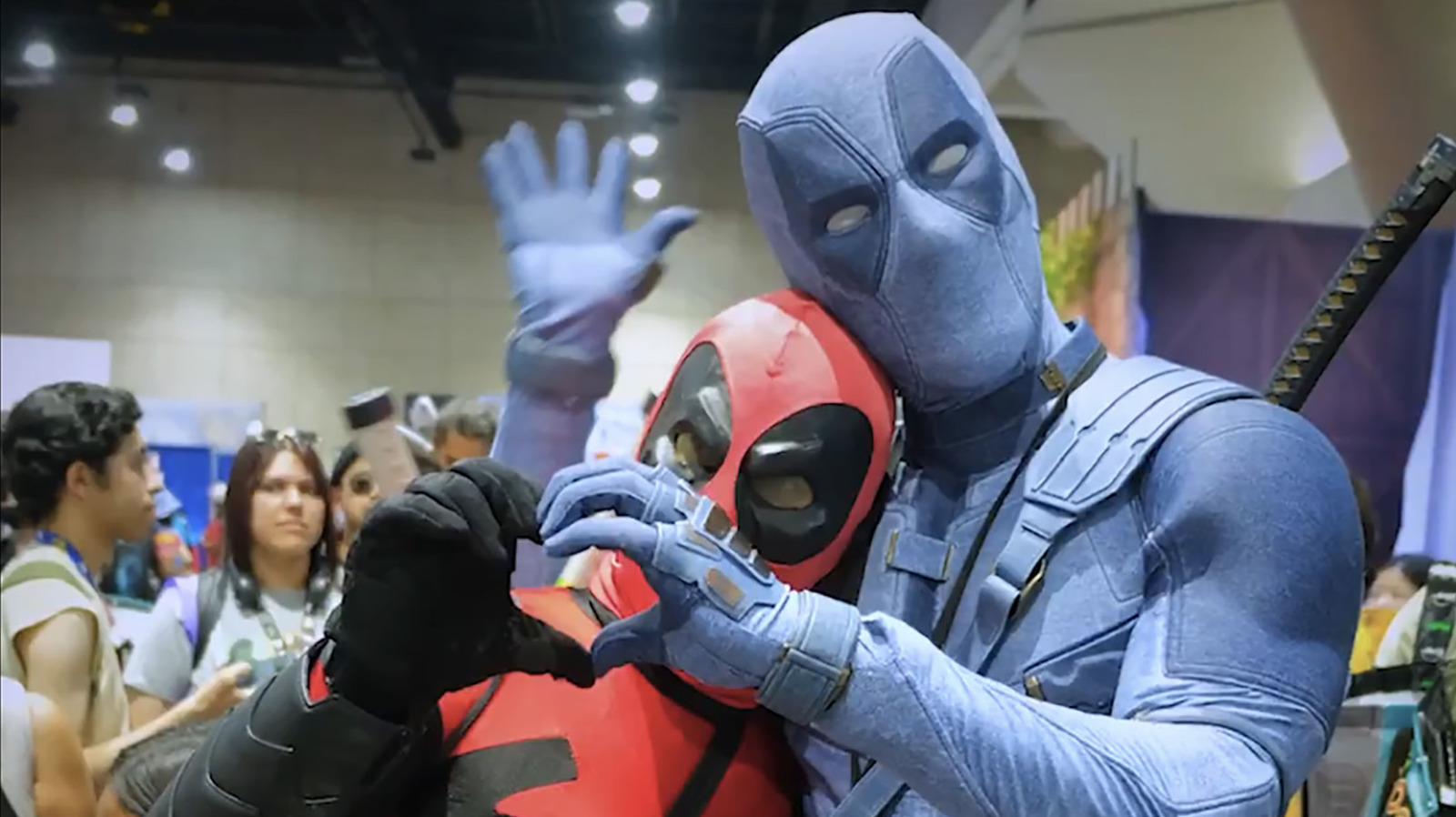 Ryan Reynolds' Denim Deadpool SDCC Costume Has Marvel Fans Asking For The Same Thing