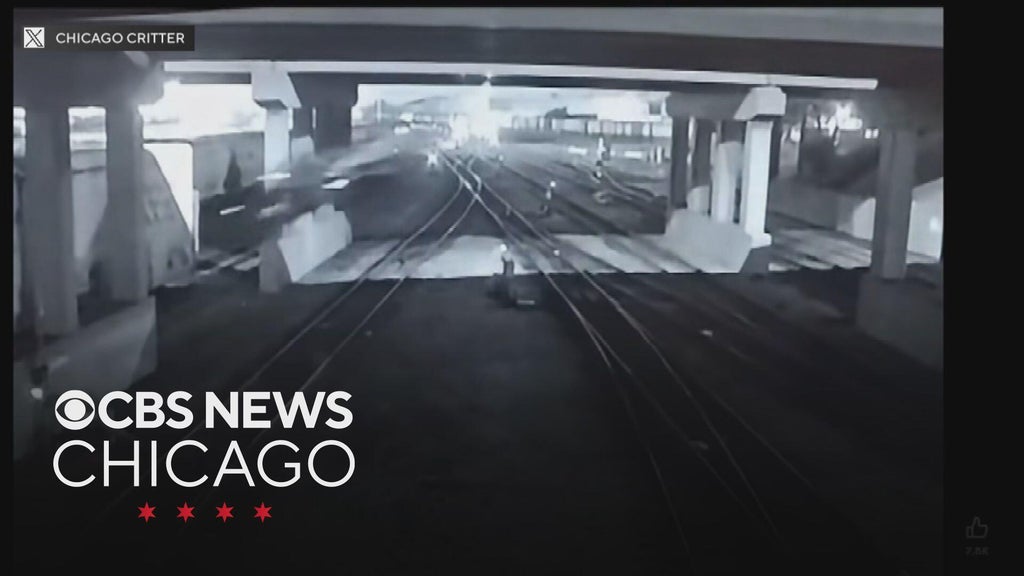 4 teens killed when car hits train after fleeing traffic stop on Chicago's Southwest Side