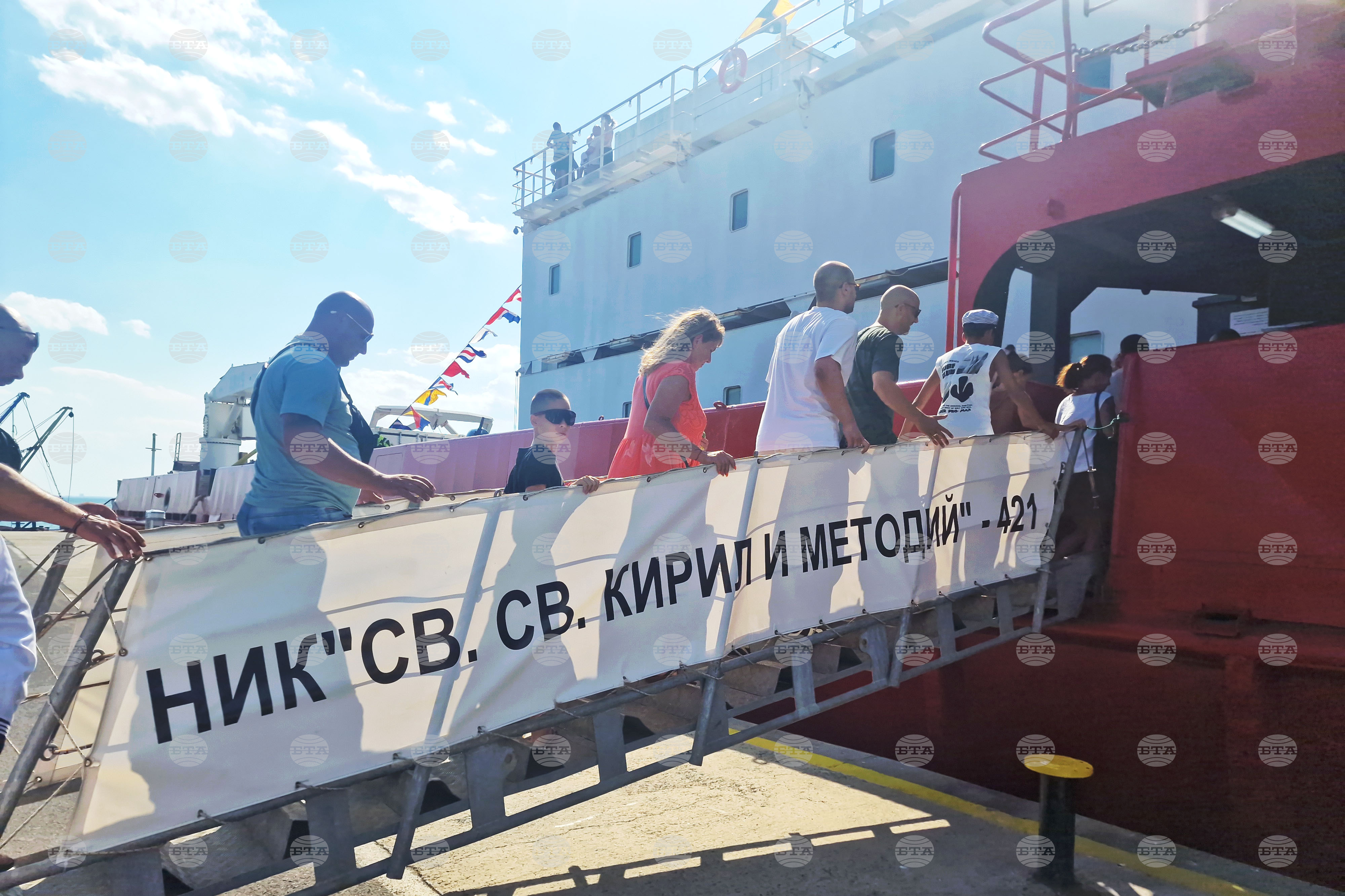 Research Vessel 421 Marks Five Years with Open Day, New Antarctic Research Plans