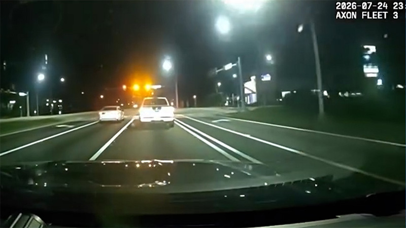VIDEO: 2 drivers arrested after officer catches them street racing on Florida road, police say