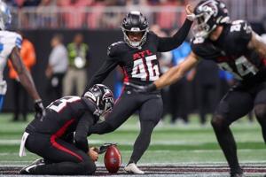 Packers sign kicker, release another ahead of training camp