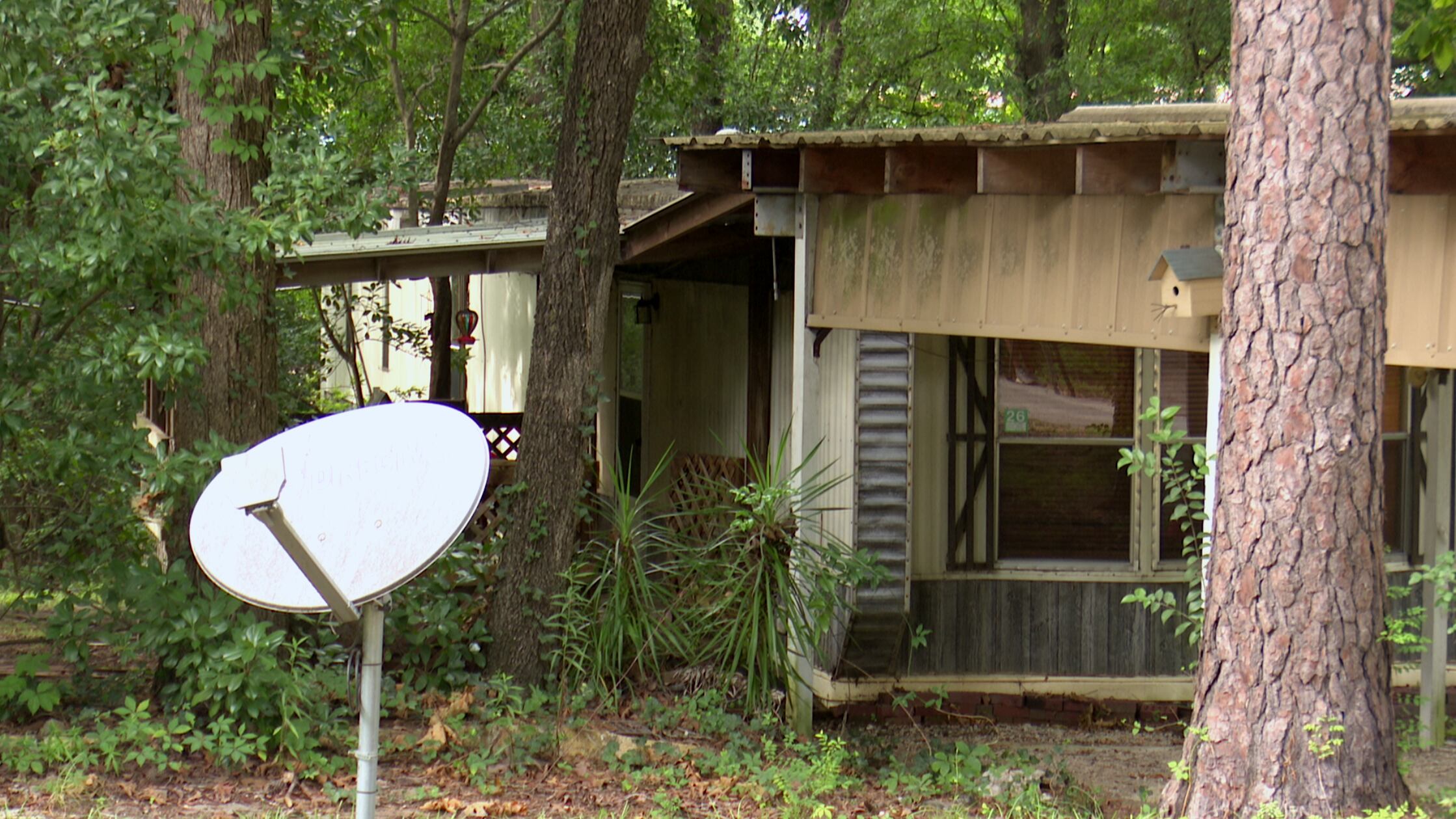 Man dies after breaking window to enter his own home, police say