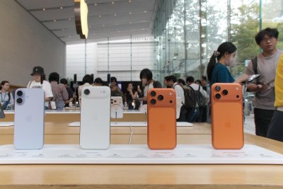 Apple passes $5 trillion valuation mark