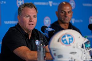 No predictions, just urgency: Robert Saleh’s Titans start camp after another 3-14 reset