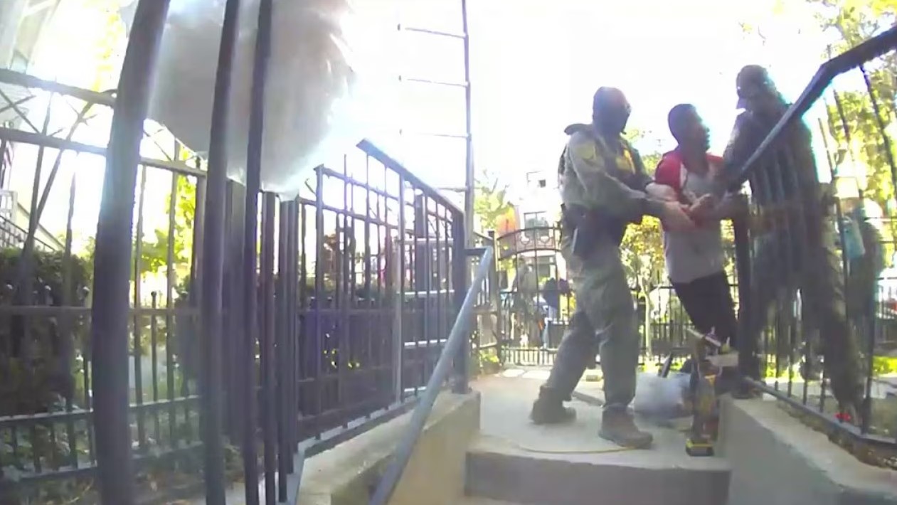Ring camera captures federal agents storming Chicago home without warrant