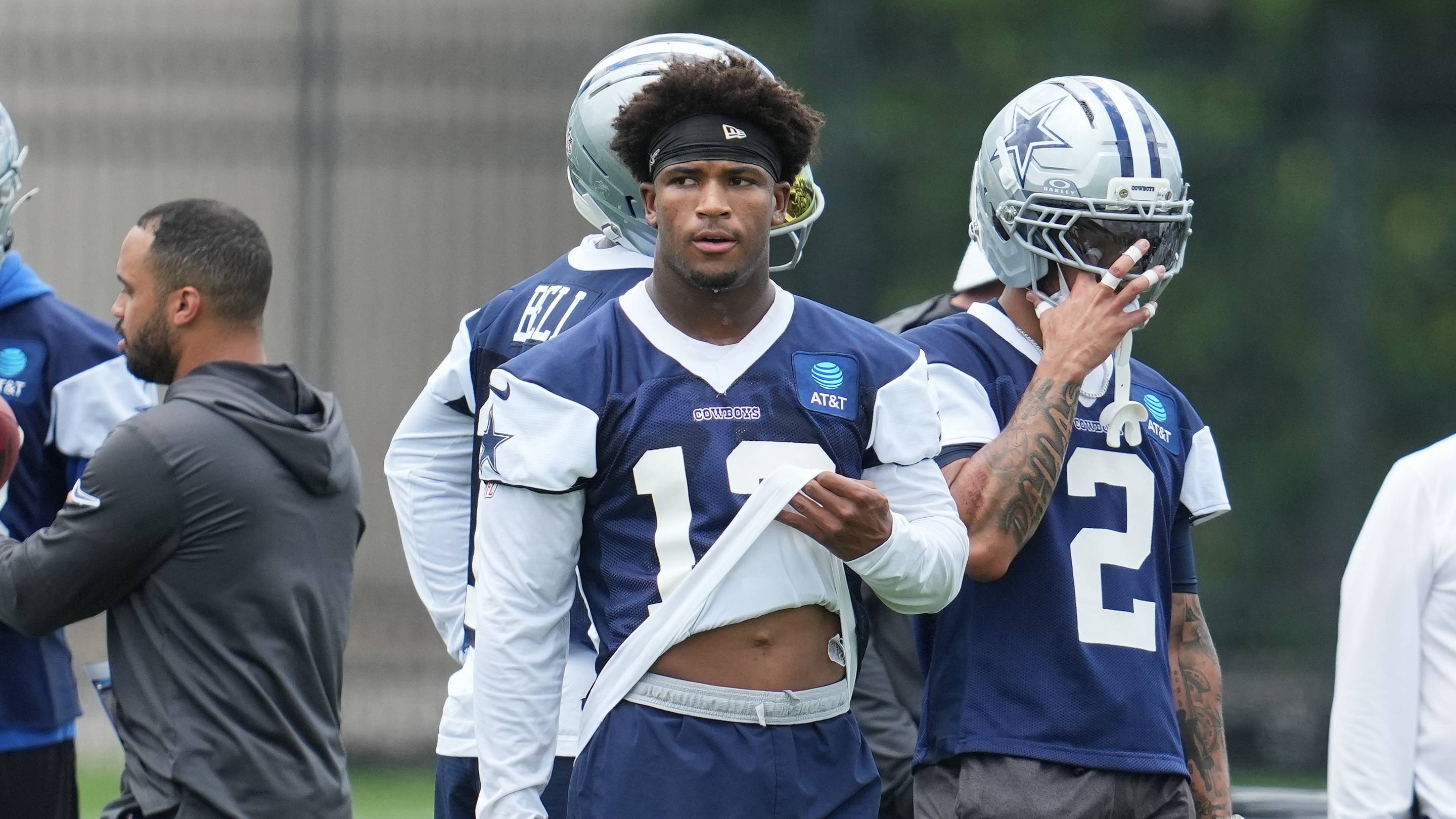 Caleb Downs Shows Off Leadership With Young DBs Before First Training Camp Practice