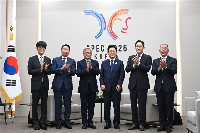 From Silicon Valley to Sicily: Samsung, SK chiefs take Korea's AI supply-chain pitch to Google Camp