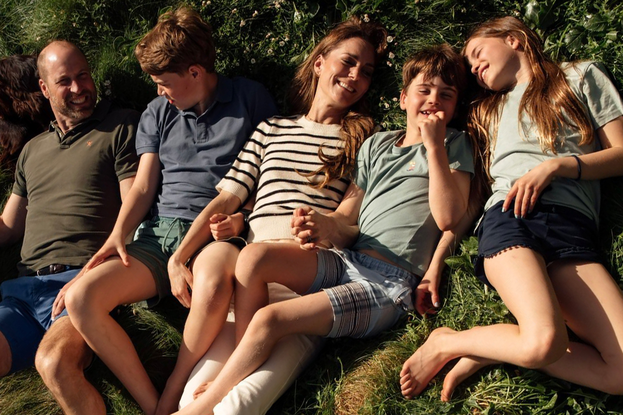 Prince William, Kate Middleton share look at summer with their kids in intimate family photos