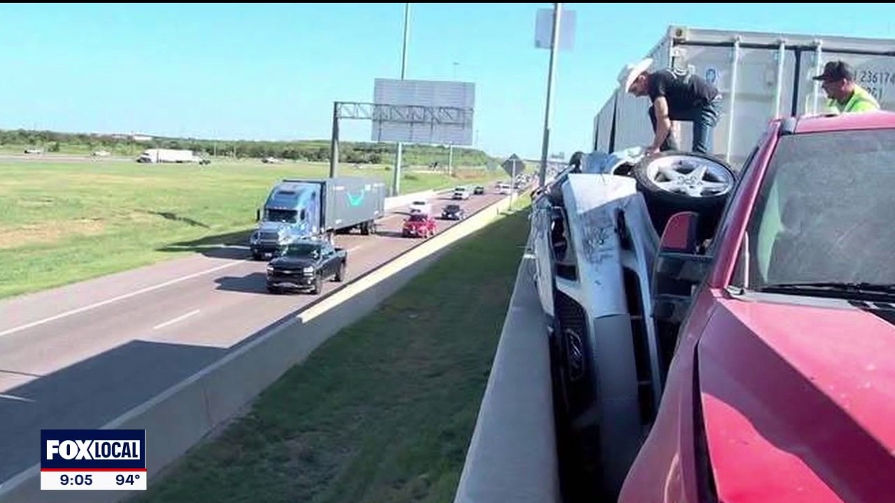 Off-duty first responders in Texas rescue trapped driver