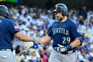 Dominic Canzone’s 2-run homer in the 8th lifts the Mariners over the Dodgers 7-6