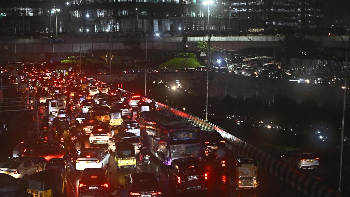 Cyberabad Police advise staggered early logouts starting 3.30 p.m. amid rain forecast