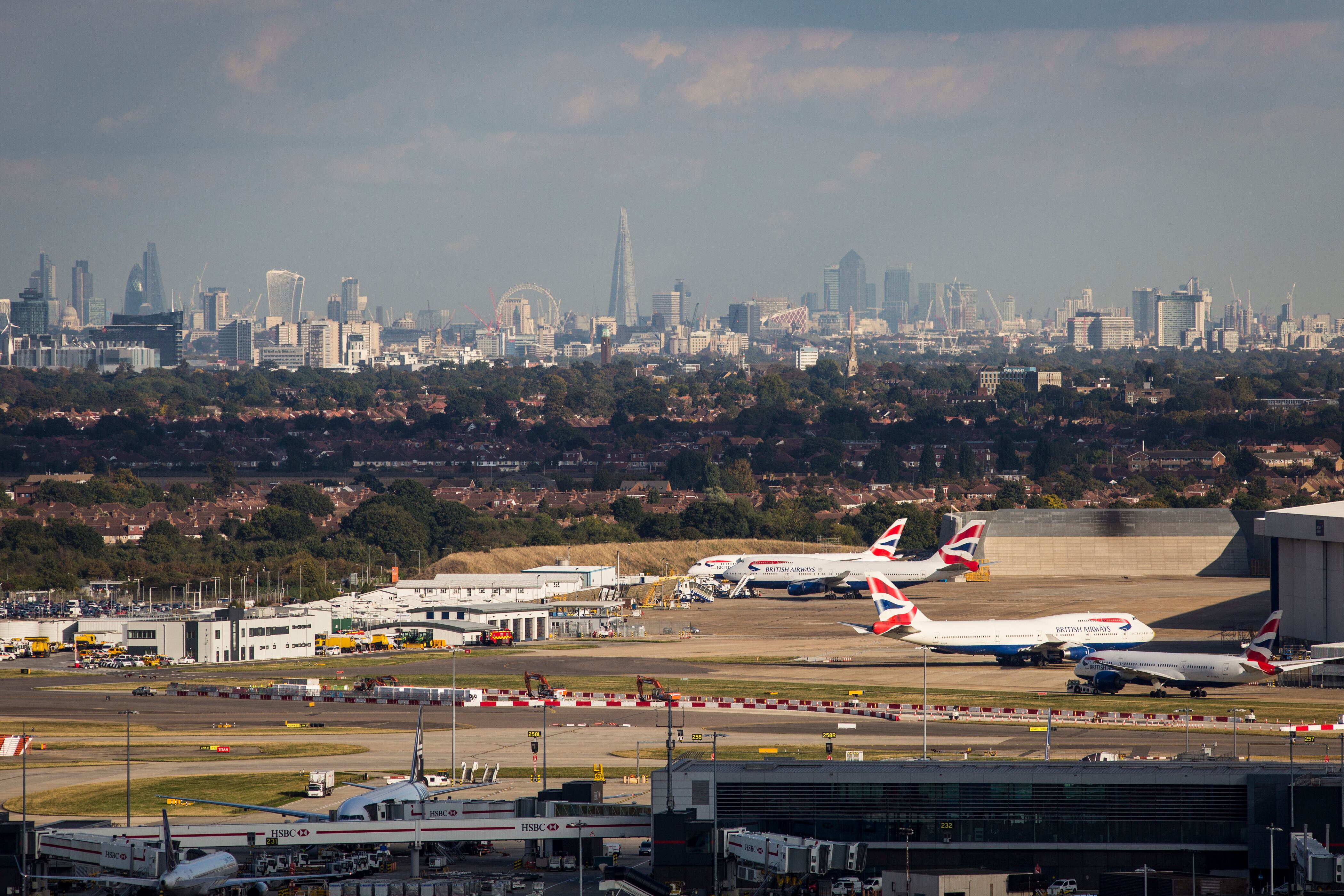 Airlines face higher charges at Heathrow to pay for expansion plans
