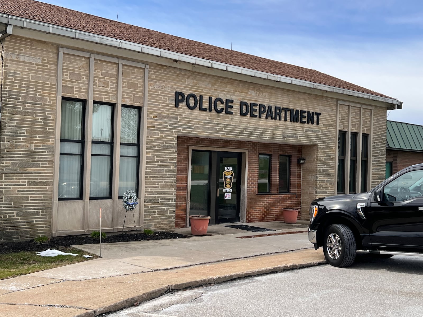 Driver arrested manipulating gas pumps for free fill up: Broadview Heights Police Blotter