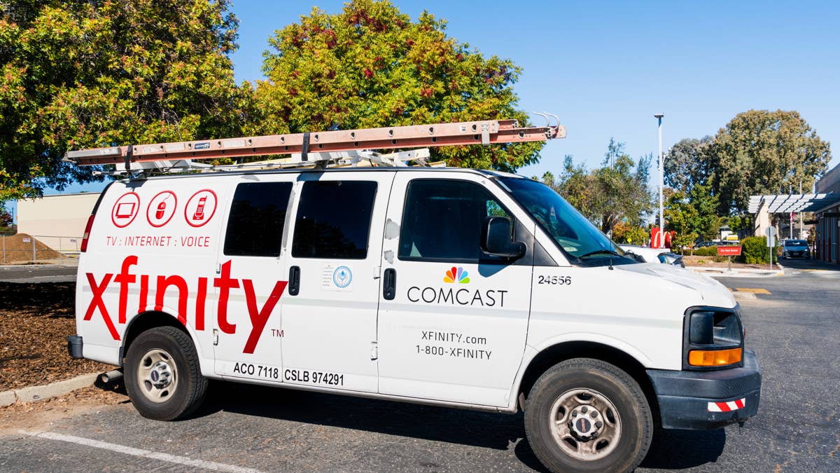 Comcast hopes generous offers will slow internet customer losses