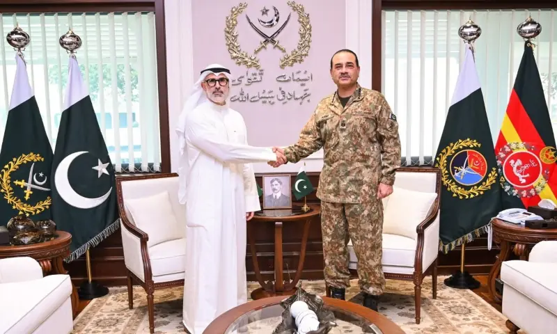 CDF Munir, Kuwait FM discuss regional security and steps to boost bilateral cooperation
