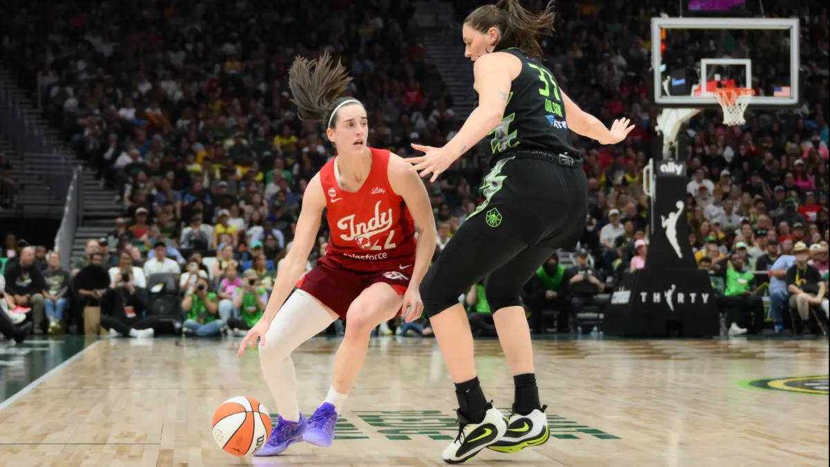 Fever's Caitlin Clark rubs shoulders with Diana Taurasi amid latest scoring accomplishment