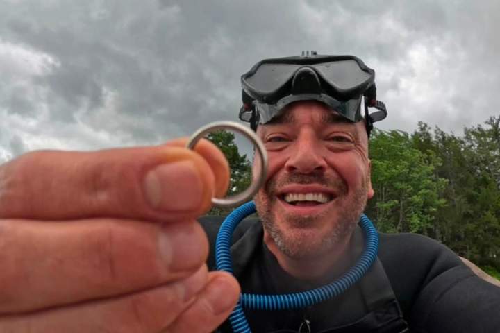 N.S. metal detector operator dives to find Louisiana man’s submerged wedding band