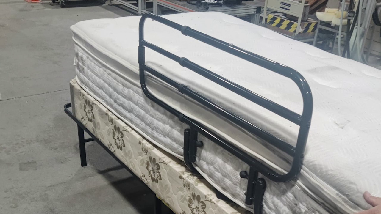 5 ON YOUR SIDE: Portable bed rails