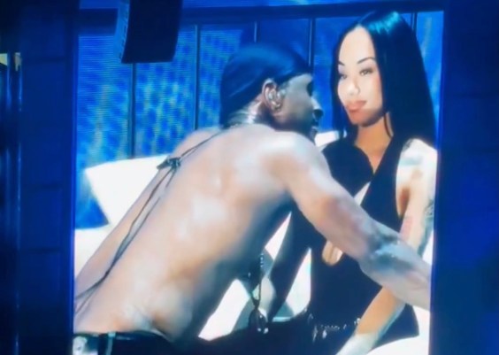 Usher Warns Fans After Viral Nashville Incident: “Don’t Bring Your Ass Up Here If You Don’t Want To Be Here”