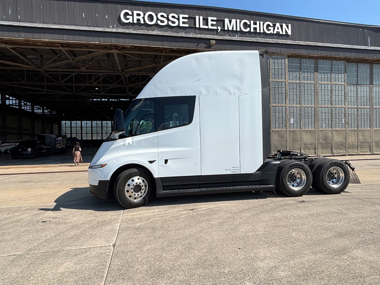 Tesla plans Metro Detroit charging infrastructure for Semi trucks