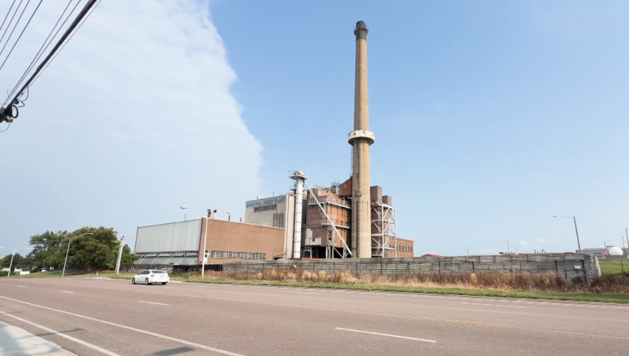 Man arrested after climbing Columbia, Mo. power plant smokestack