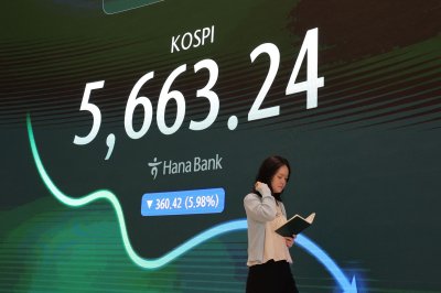 Seoul shares dip nearly 6 pct on extended chip rout amid AI skepticism