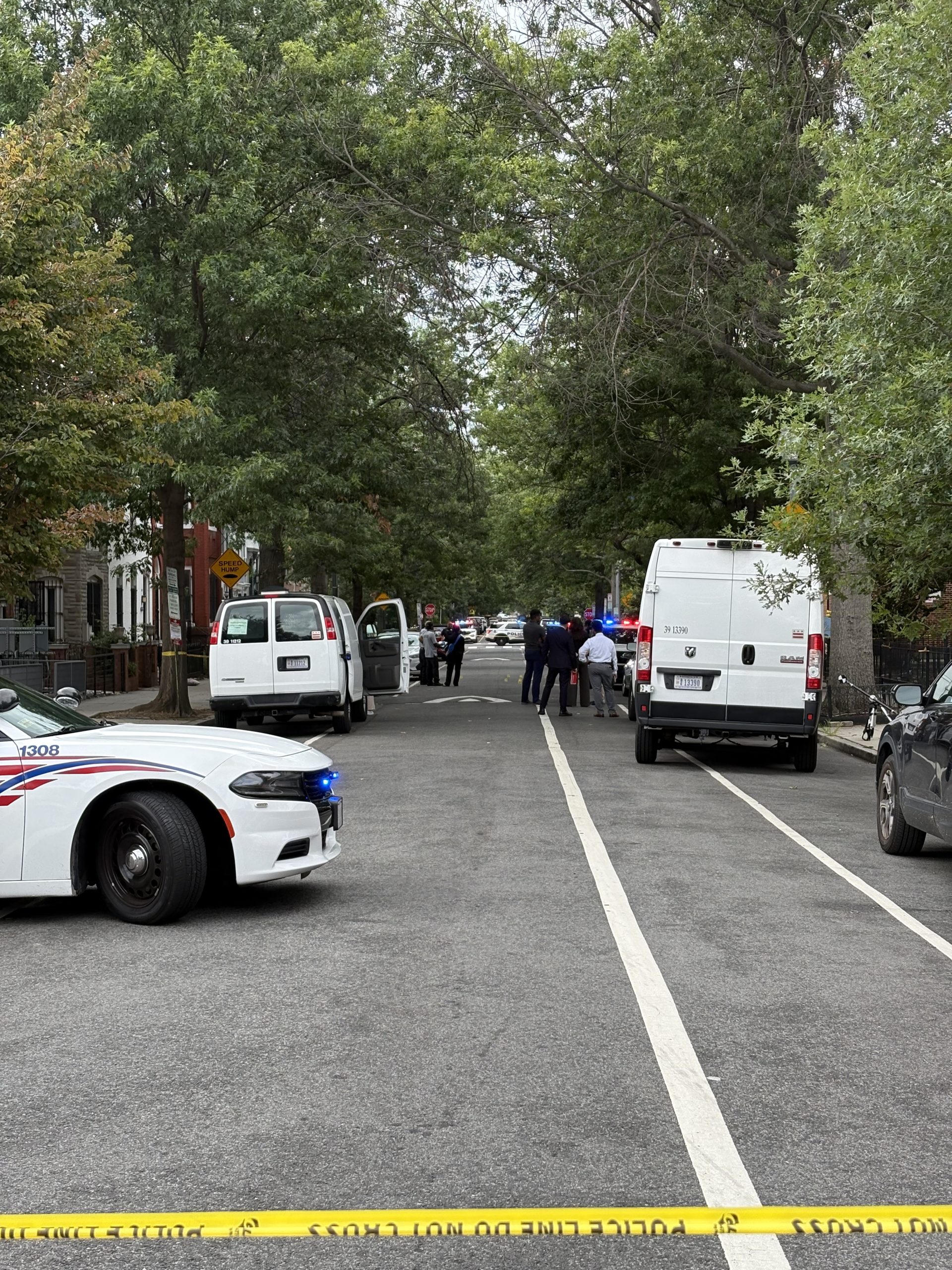1 man dead, 1 hospitalized after Northwest DC double shooting