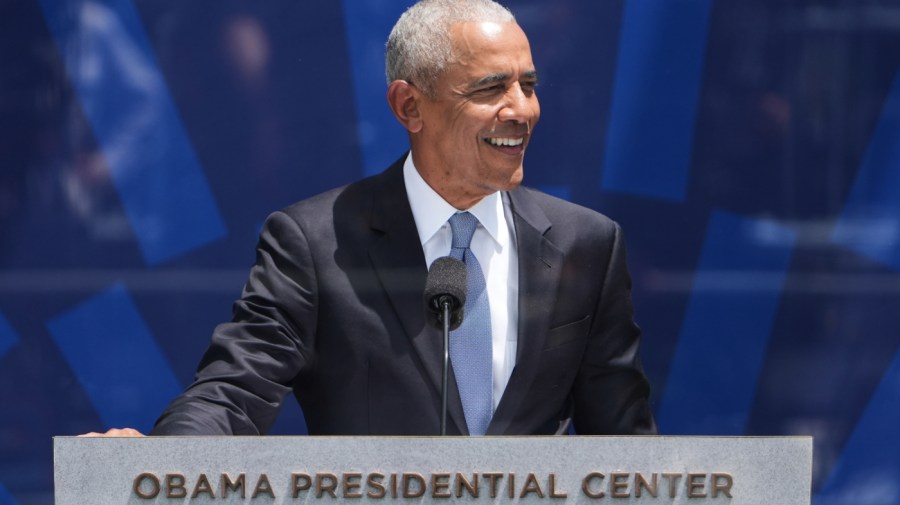 Obama offers his summer reading suggestions