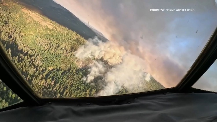 Colorado Air Force crew helps battle Oregon wildfires with aerial retardant drops