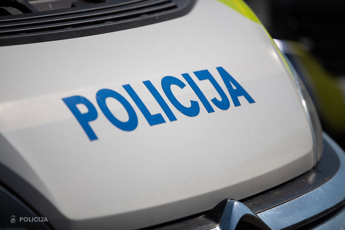 Off-duty police officer drives drunk, crashes, flees scene