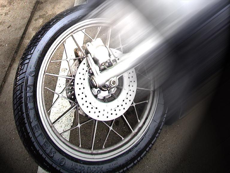 Motorcyclist dies after crash in Kansas City, Kansas early Thursday