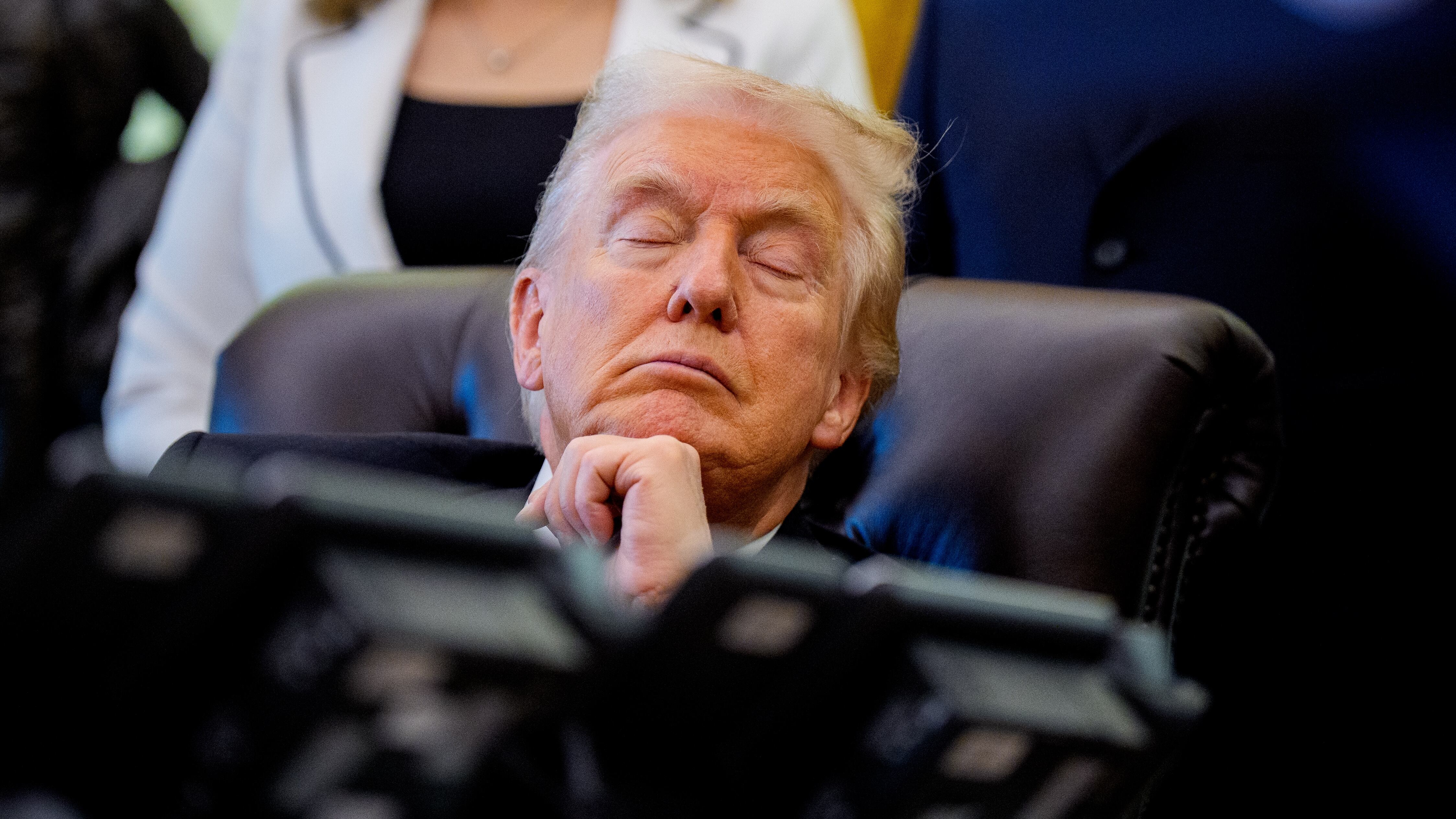 Trump Aides Want Him to Focus on the Economy