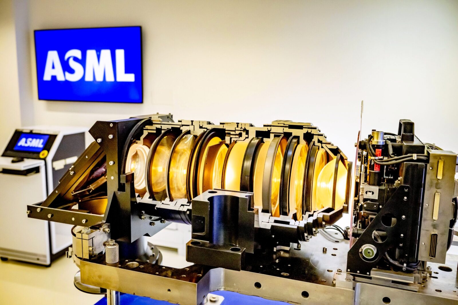 Can China Replace Lithography Powerhouse ASML?