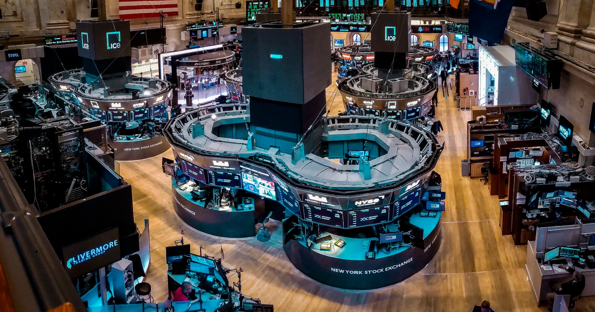 Institutional crypto trading reaches record 72% as Wall Street stabilizes market