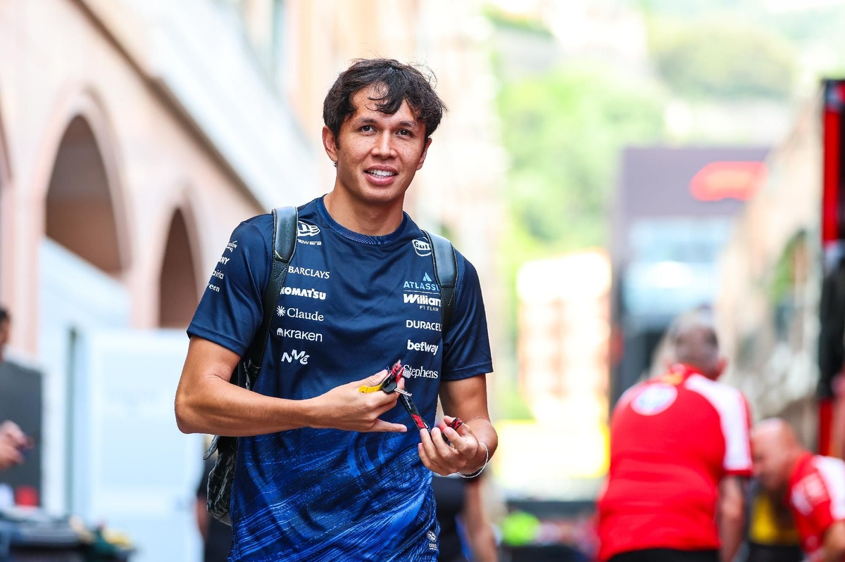 Alex Albon concludes month-long Williams F1 roadshow in South Africa